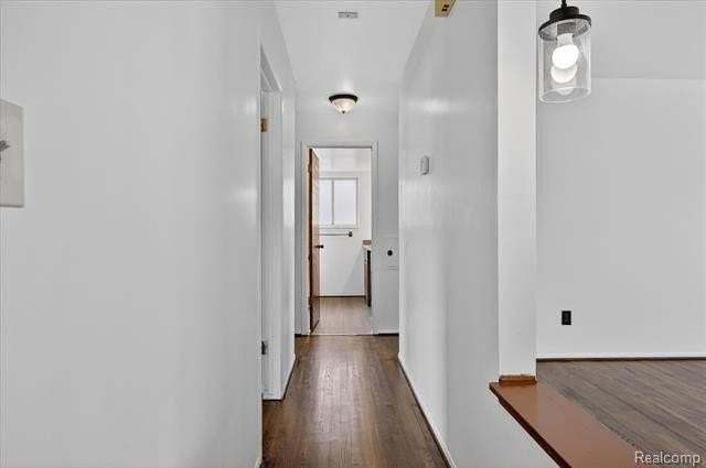 2995 Groves Dr - Photo 6 of 32
