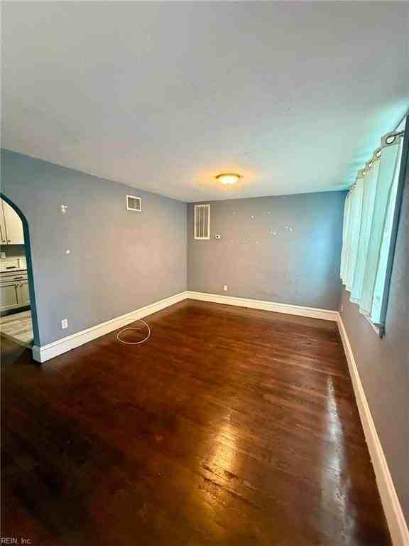3635 Montgomery St - Photo 3 of 11