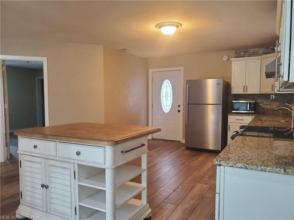 2312 Red Tide Rd #C - Photo 5 of 30