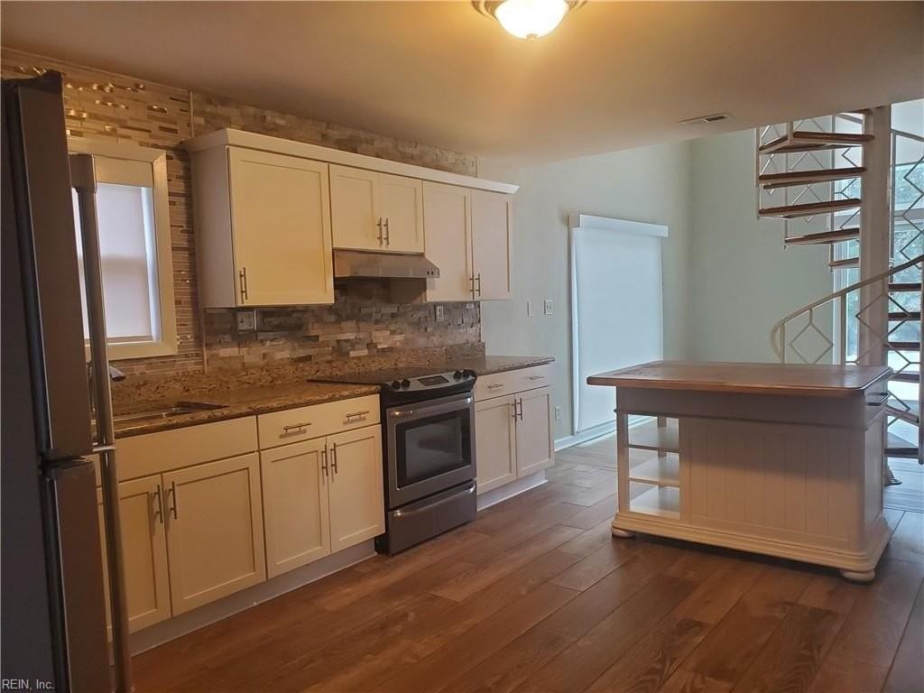 2312 Red Tide Rd #C - Photo 7 of 30