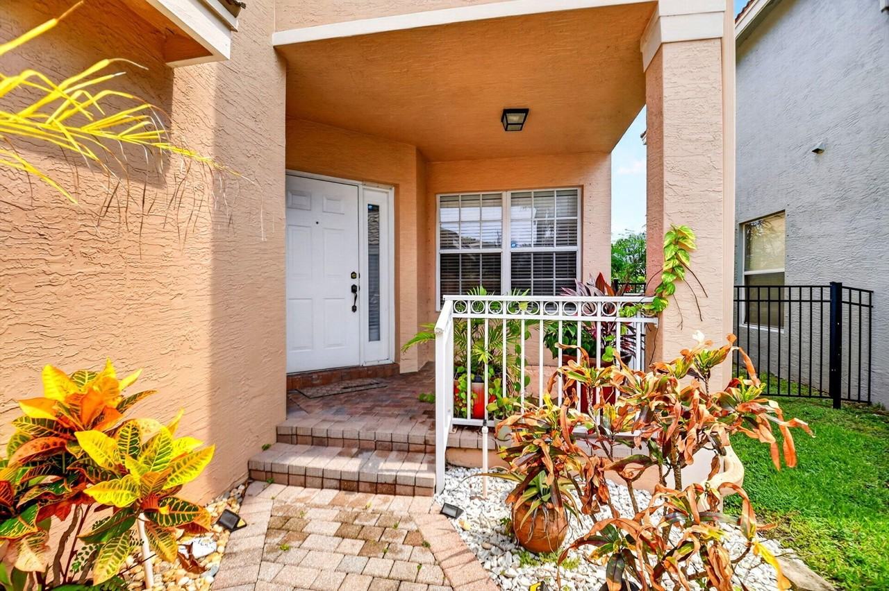 5018 Starblaze Dr - Photo 5 of 50