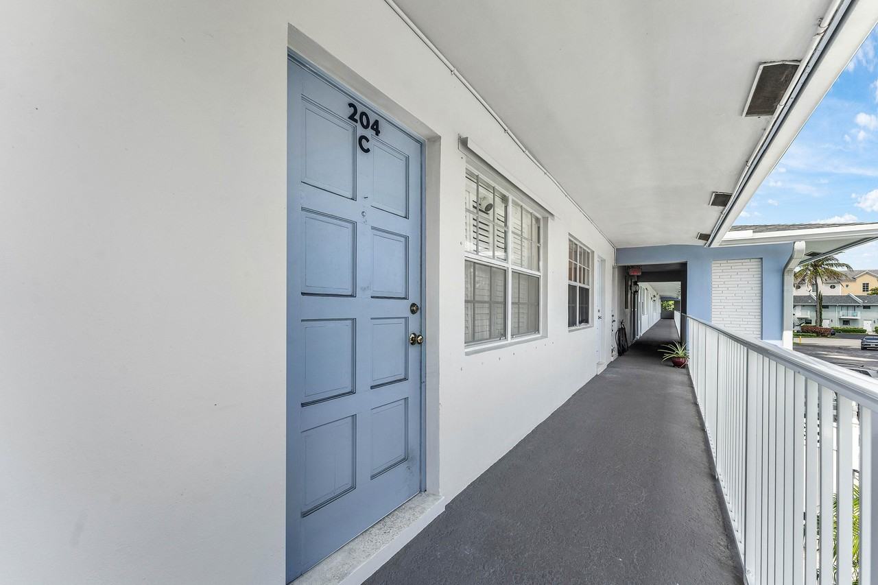 4111 Ne 21st Way #204 - Photo 4 of 35