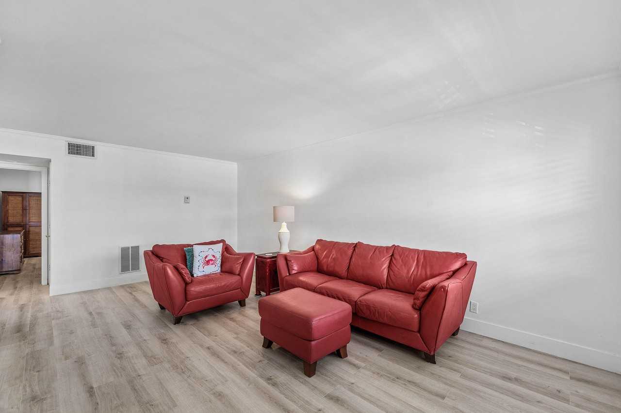 4111 Ne 21st Way #204 - Photo 7 of 35