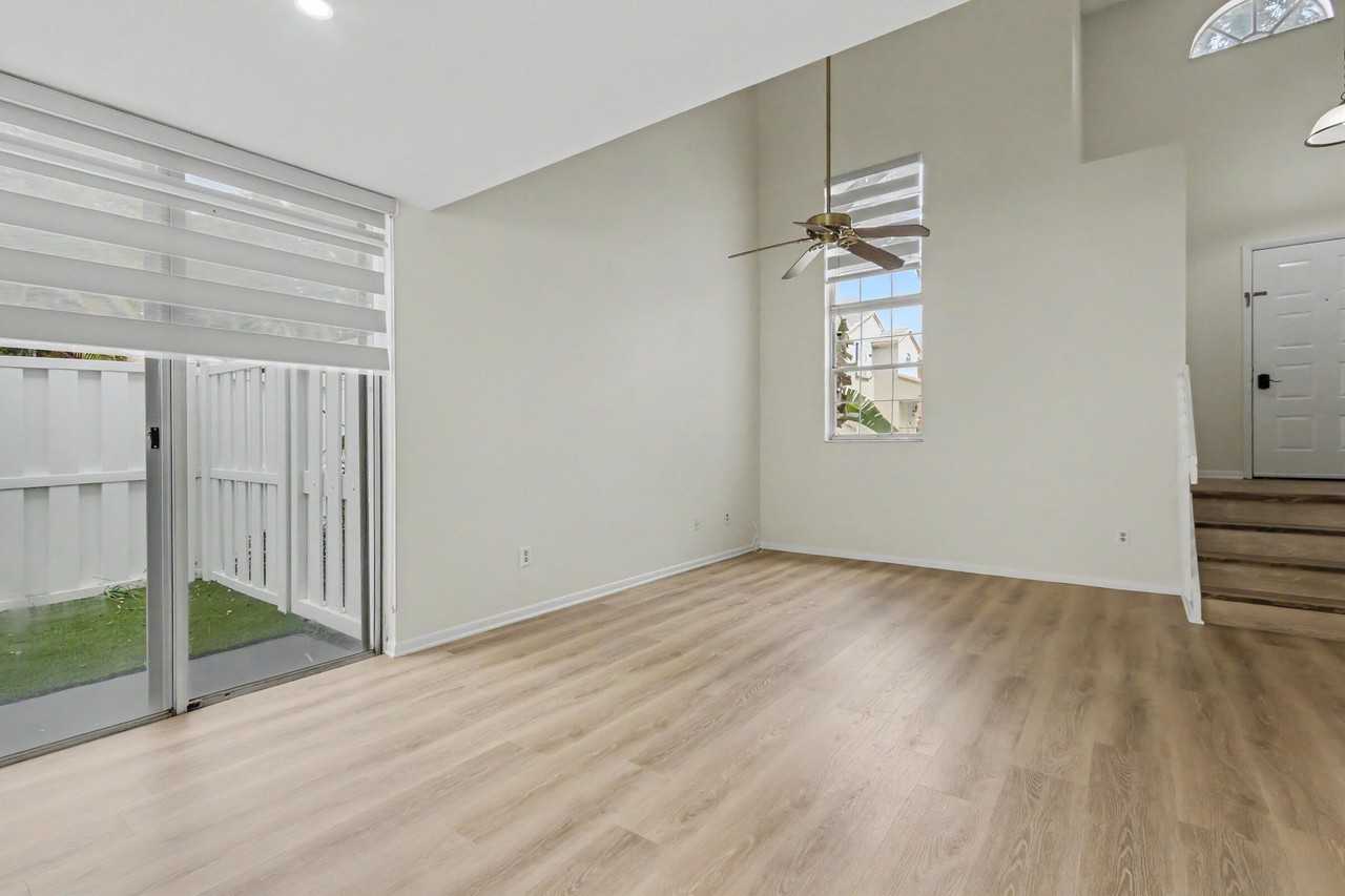9825 Nw 2nd Ct - Photo 5 of 31