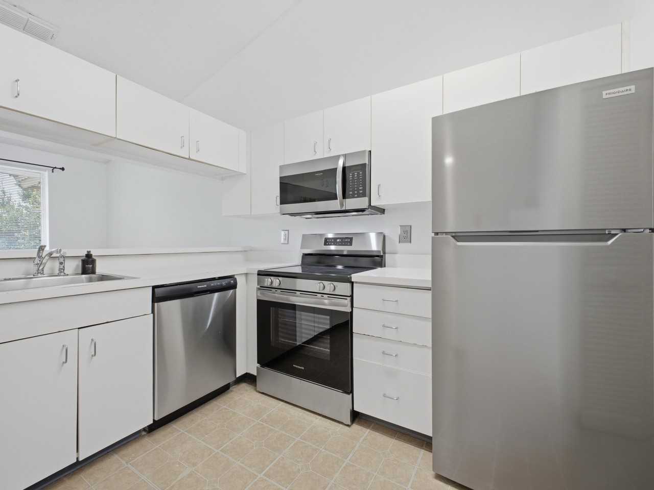 13215 Glenmoor Dr - Photo 7 of 23