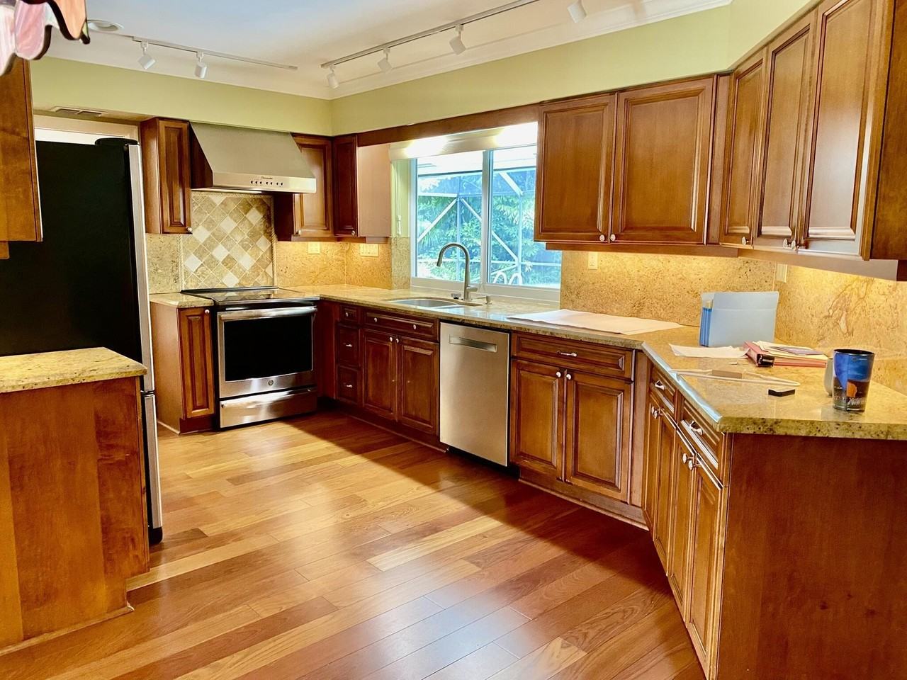 1140 Sw 15th St - Photo 5 of 28