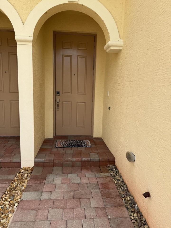 9519 Sw Merlin Ct - Photo 3 of 24