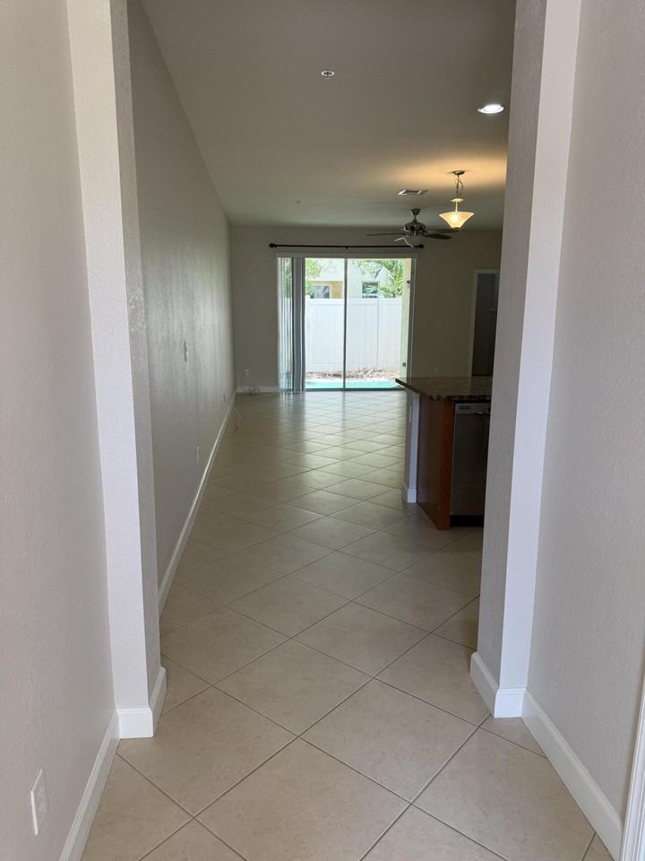9519 Sw Merlin Ct - Photo 4 of 24