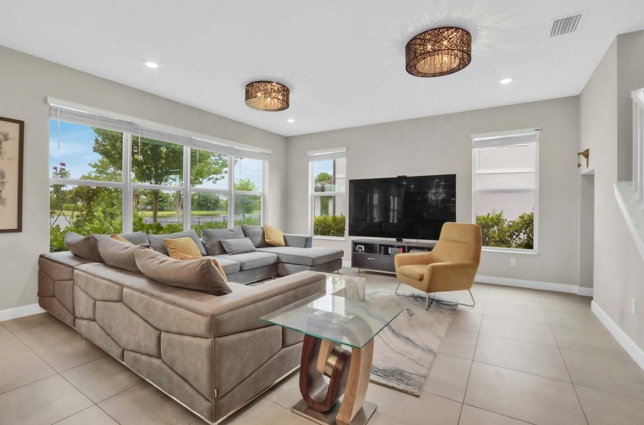 1304 Whitcombe Dr