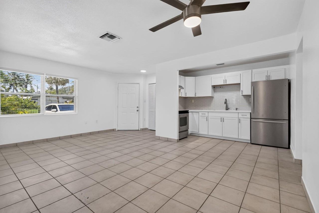201 E Palm St #203 - Photo 4 of 17