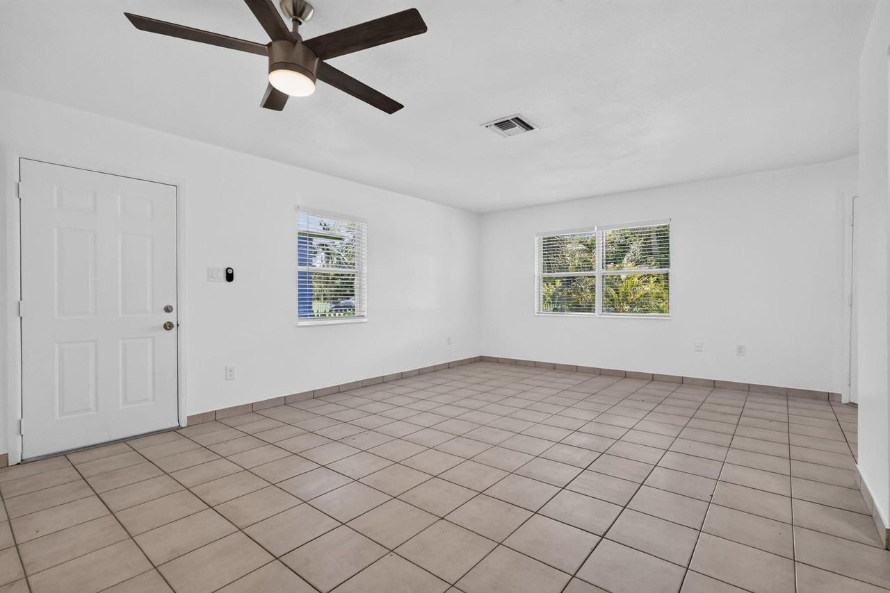 201 E Palm St #203 - Photo 5 of 17