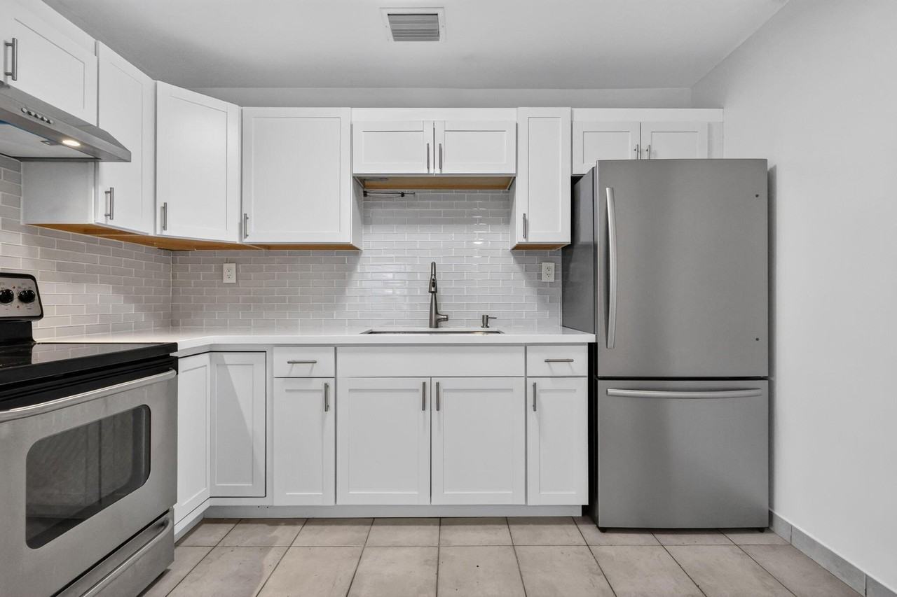 201 E Palm St #203 - Photo 6 of 17