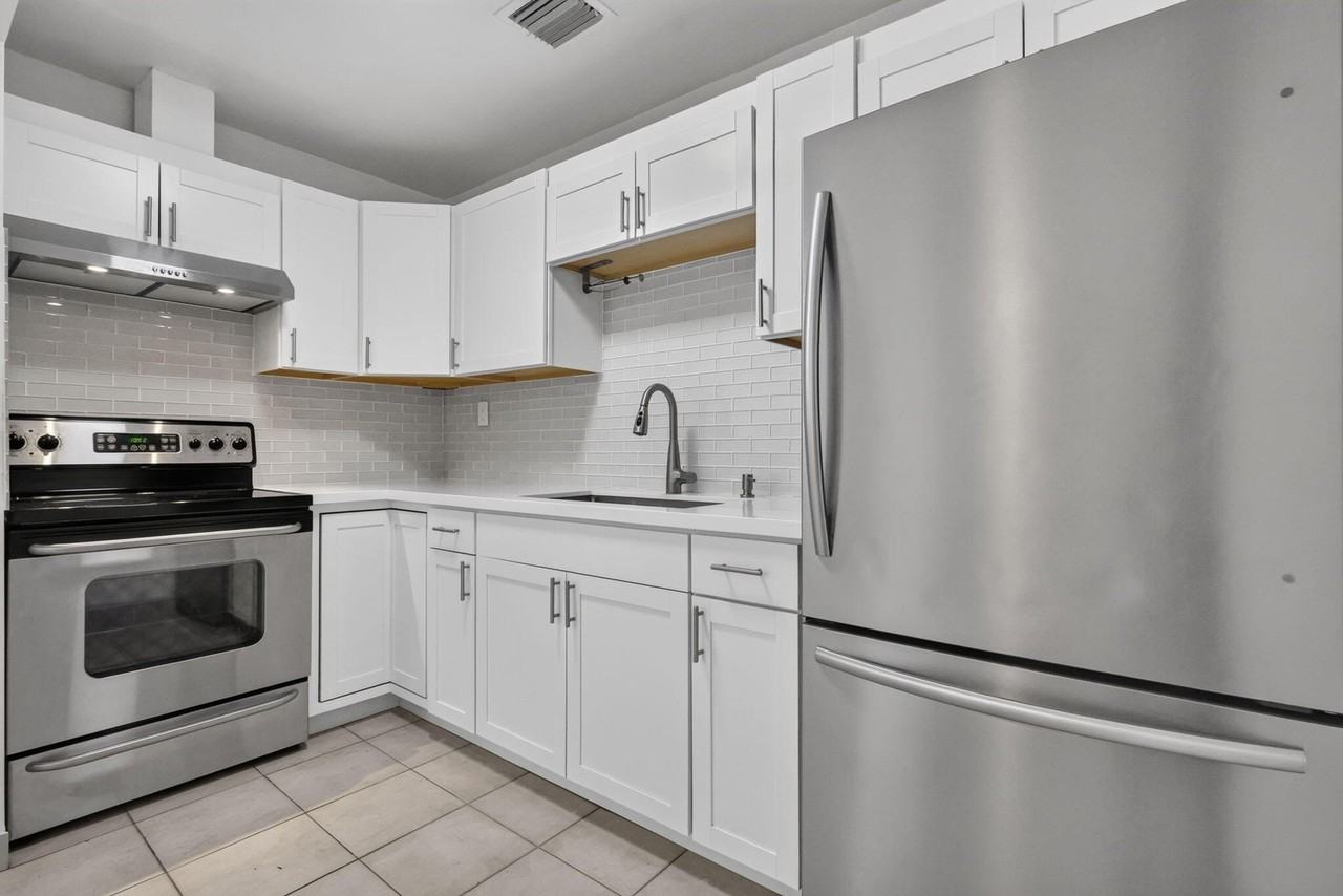 201 E Palm St #203 - Photo 7 of 17