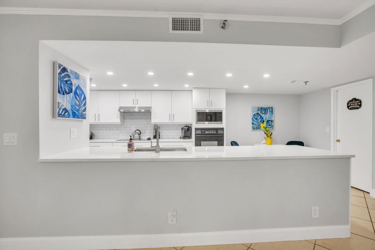 955 Egret Cir #104
