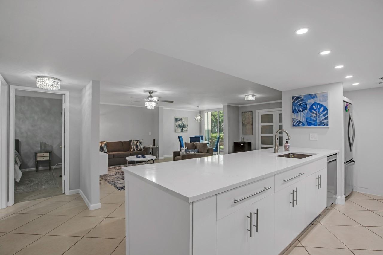 955 Egret Cir #104 - Photo 5 of 40
