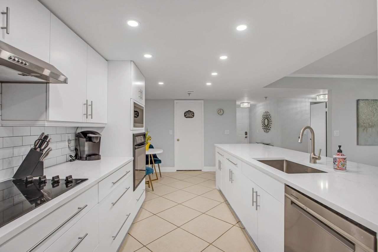 955 Egret Cir #104 - Photo 7 of 40