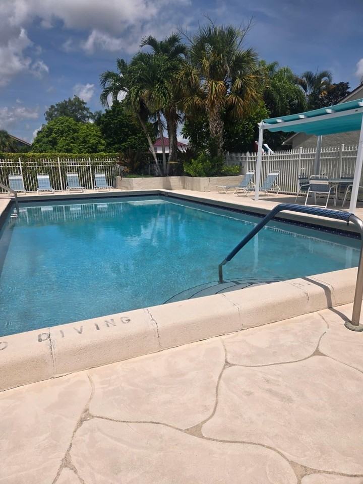 12760 Spinnaker Ln - Photo 3 of 27
