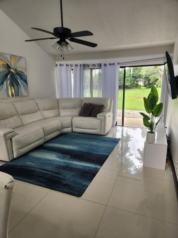 12760 Spinnaker Ln - Photo 4 of 27