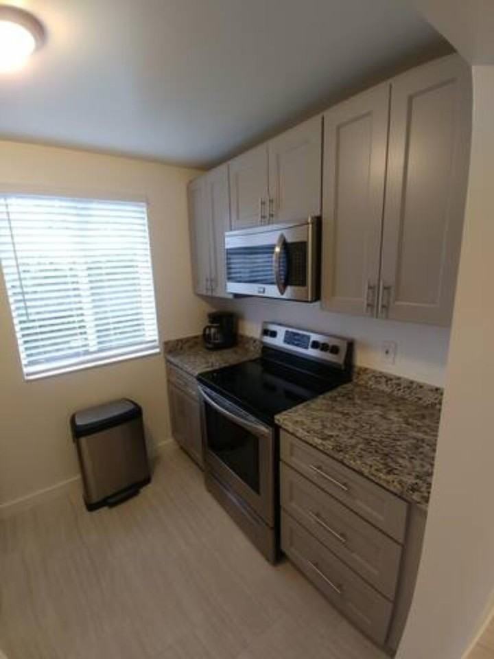 2261 Ne 171st St #4 - Photo 5 of 17