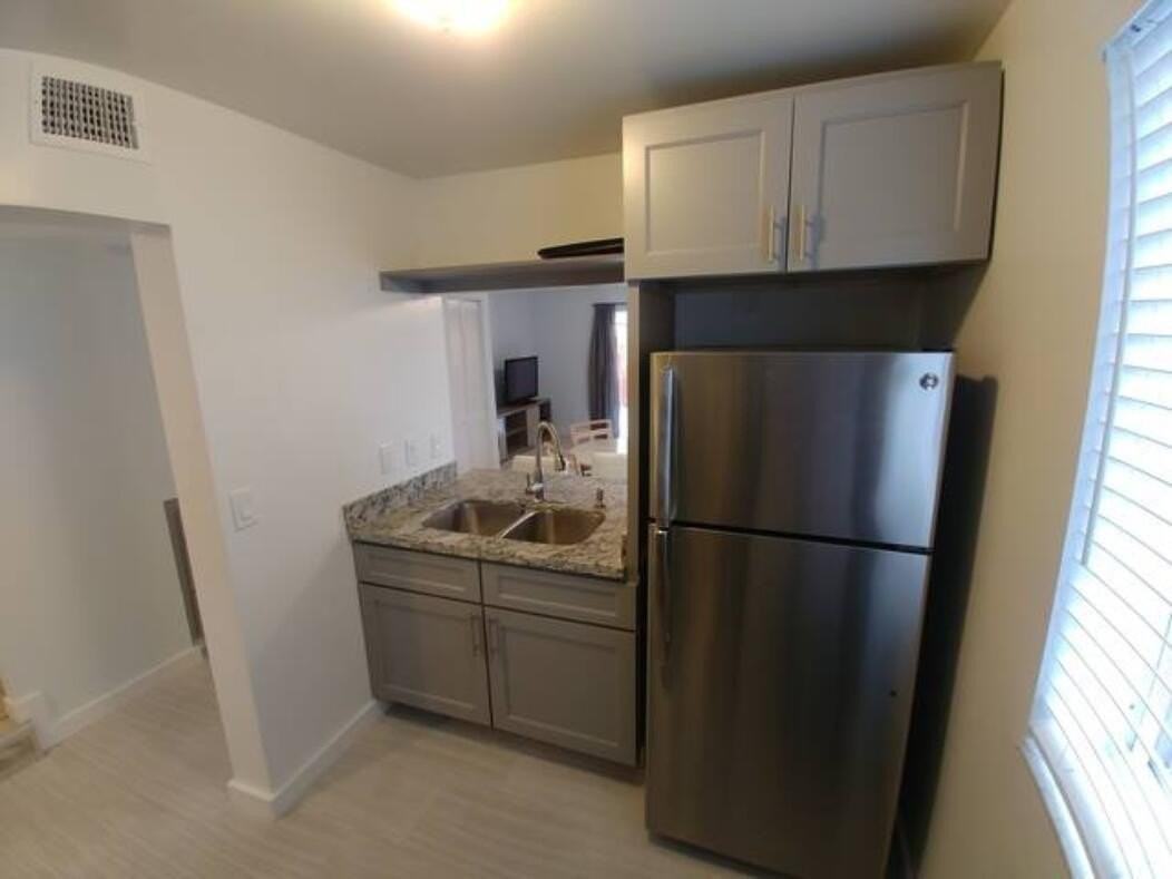 2261 Ne 171st St #4 - Photo 6 of 17