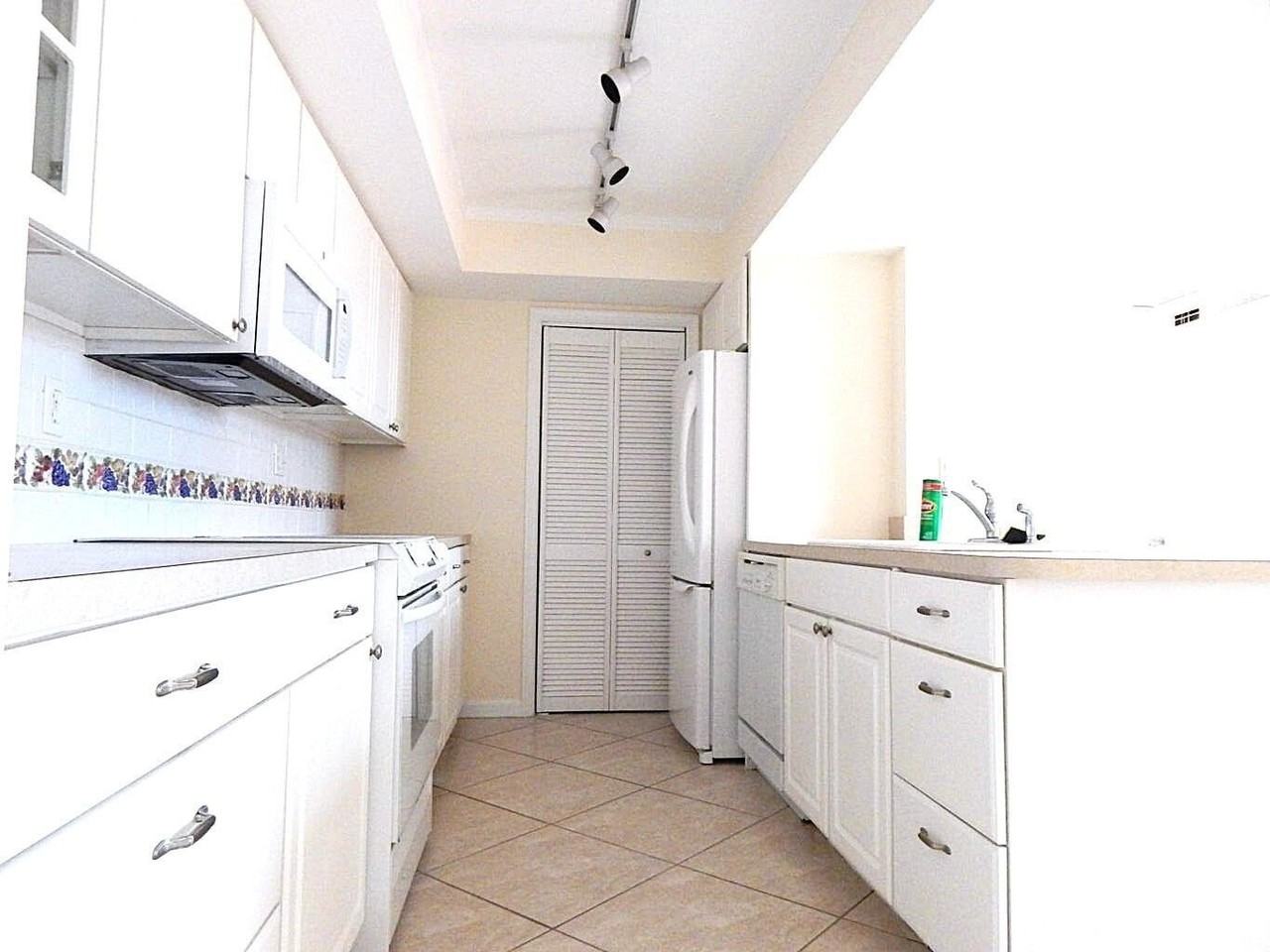 5250 Woodland Lakes Dr #231 - Photo 3 of 7