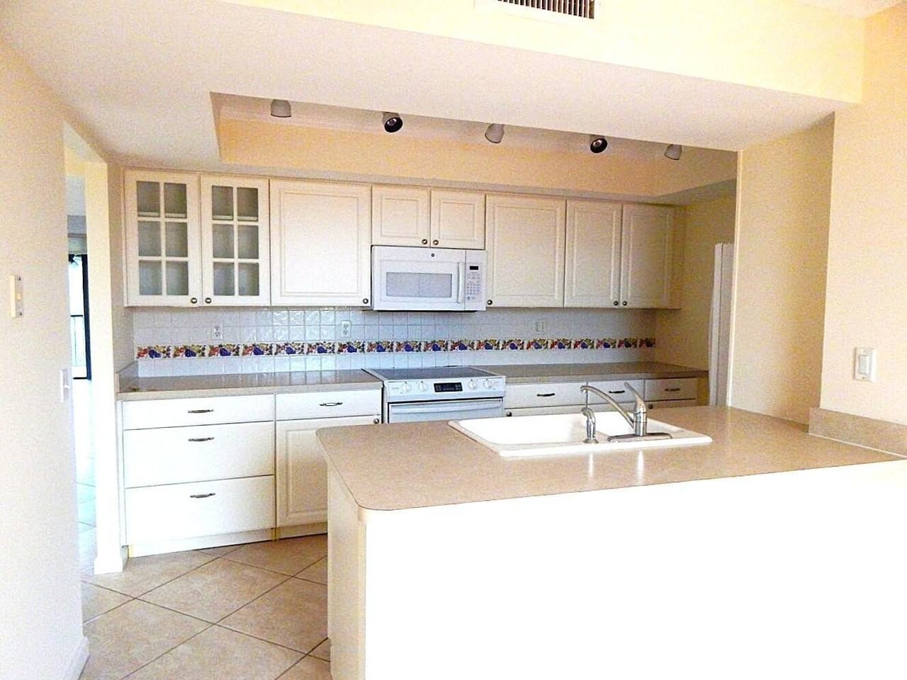 5250 Woodland Lakes Dr #231 - Photo 4 of 7