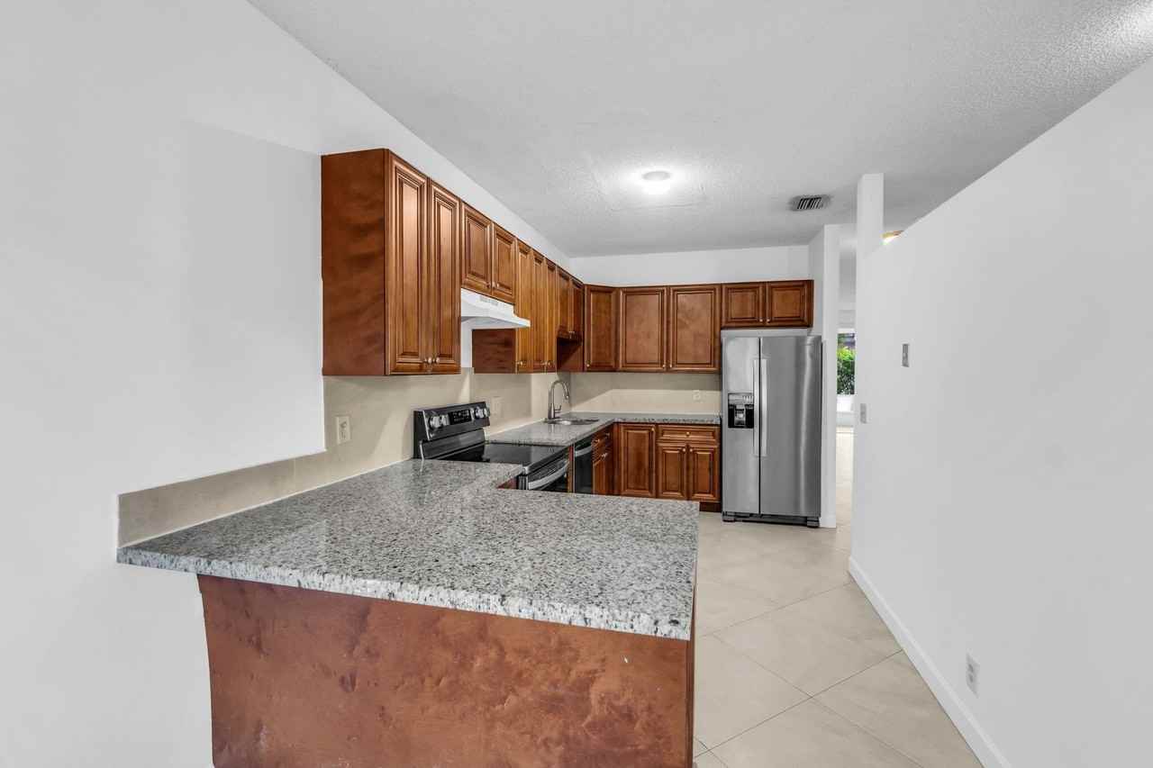 6813 Via Regina - Photo 7 of 25