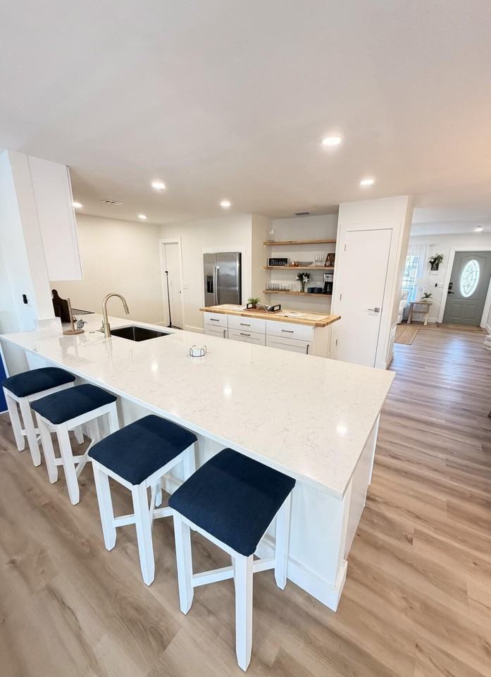 948 Canal Cir - Photo 3 of 33
