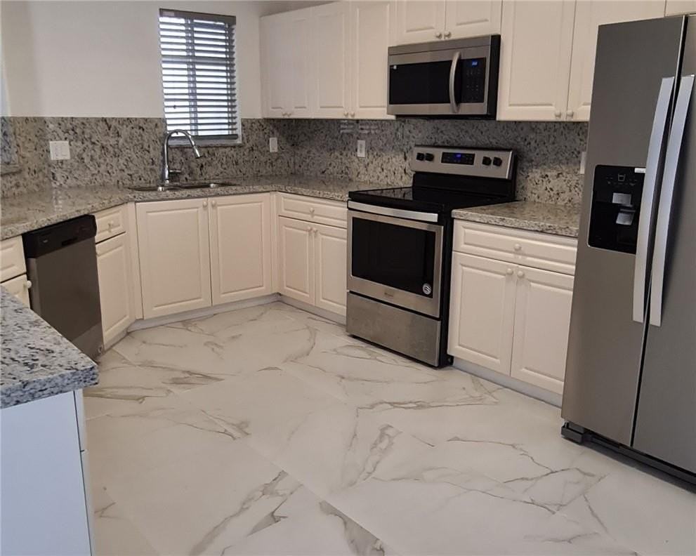 7301 Nw 173rd Dr #101 - Photo 4 of 6