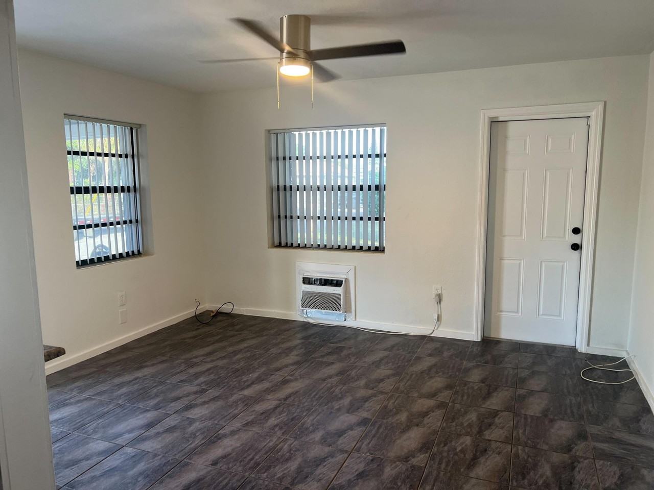 1202 S M St - Photo 4 of 13