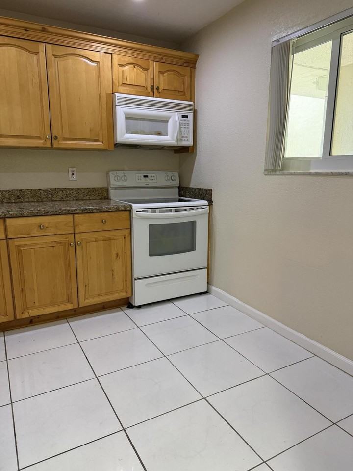 7850 Camino Real #O201 - Photo 4 of 21