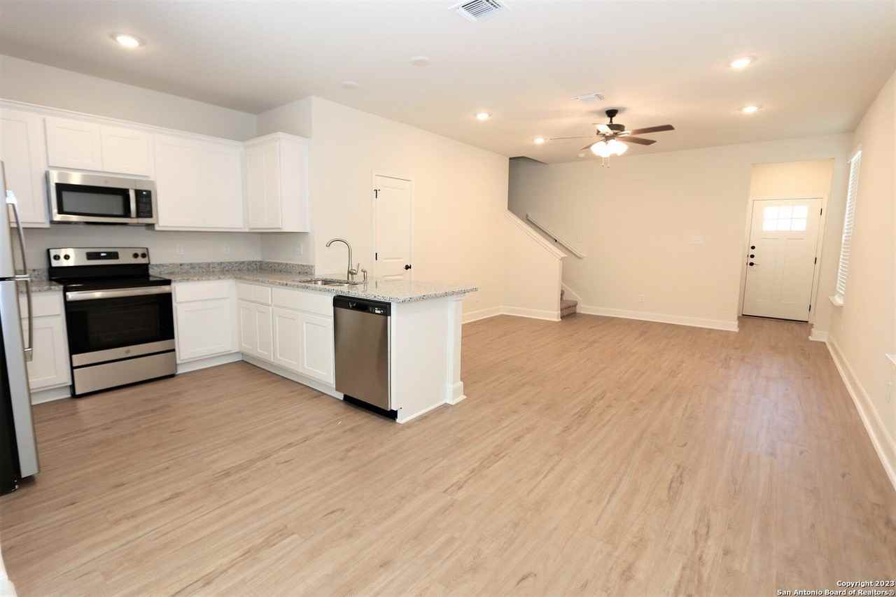 10348 Lynwood Crk #102 - Photo 2 of 15