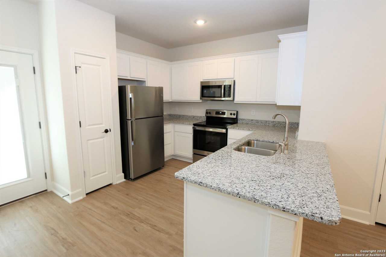 10348 Lynwood Crk #102 - Photo 4 of 15