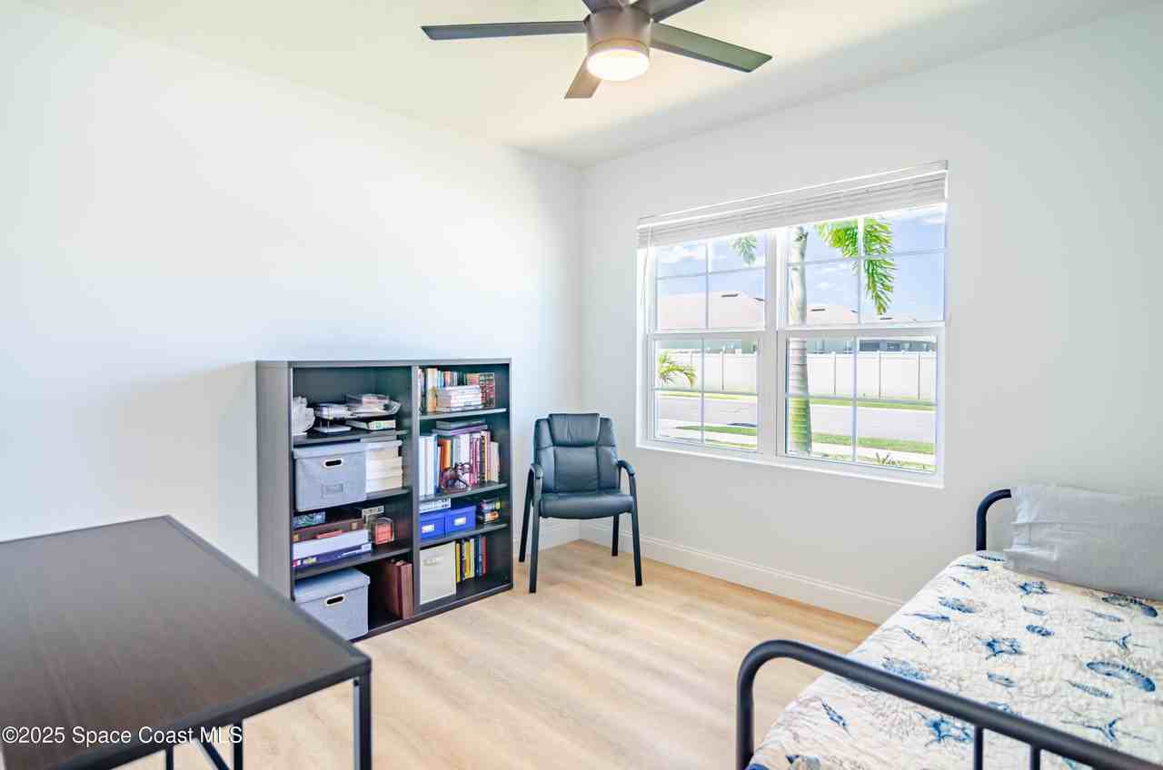 340 Sorrento Dr - Photo 7 of 33