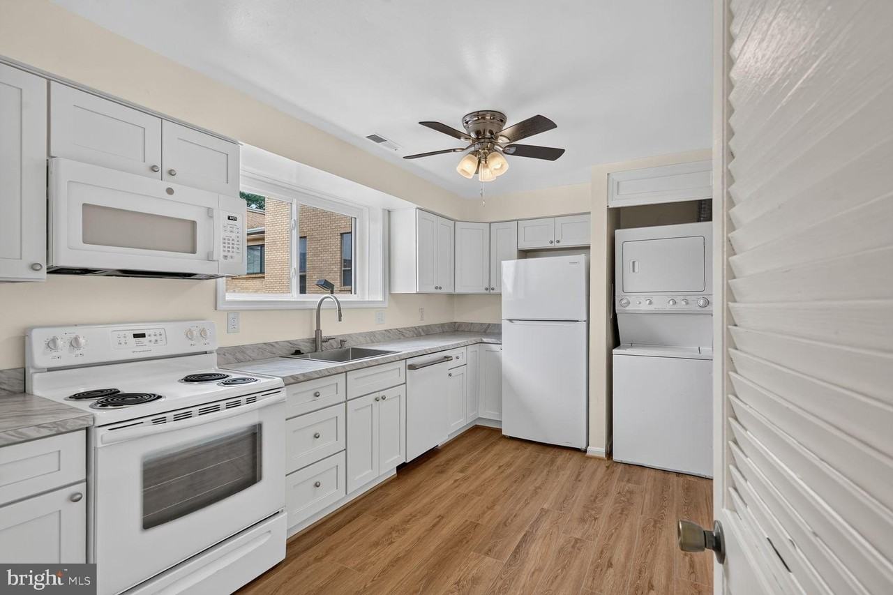 2747 31st Pl Ne #2747 - Photo 3 of 15