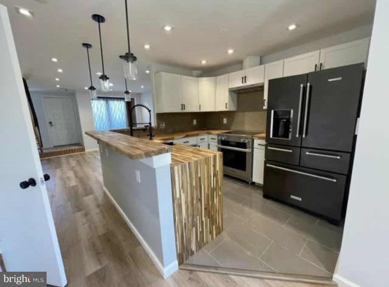 2433 18th St Ne #2433 - Photo 2 of 23