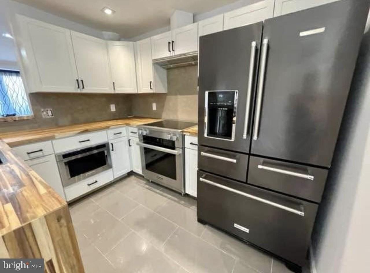 2433 18th St Ne #2433 - Photo 3 of 23