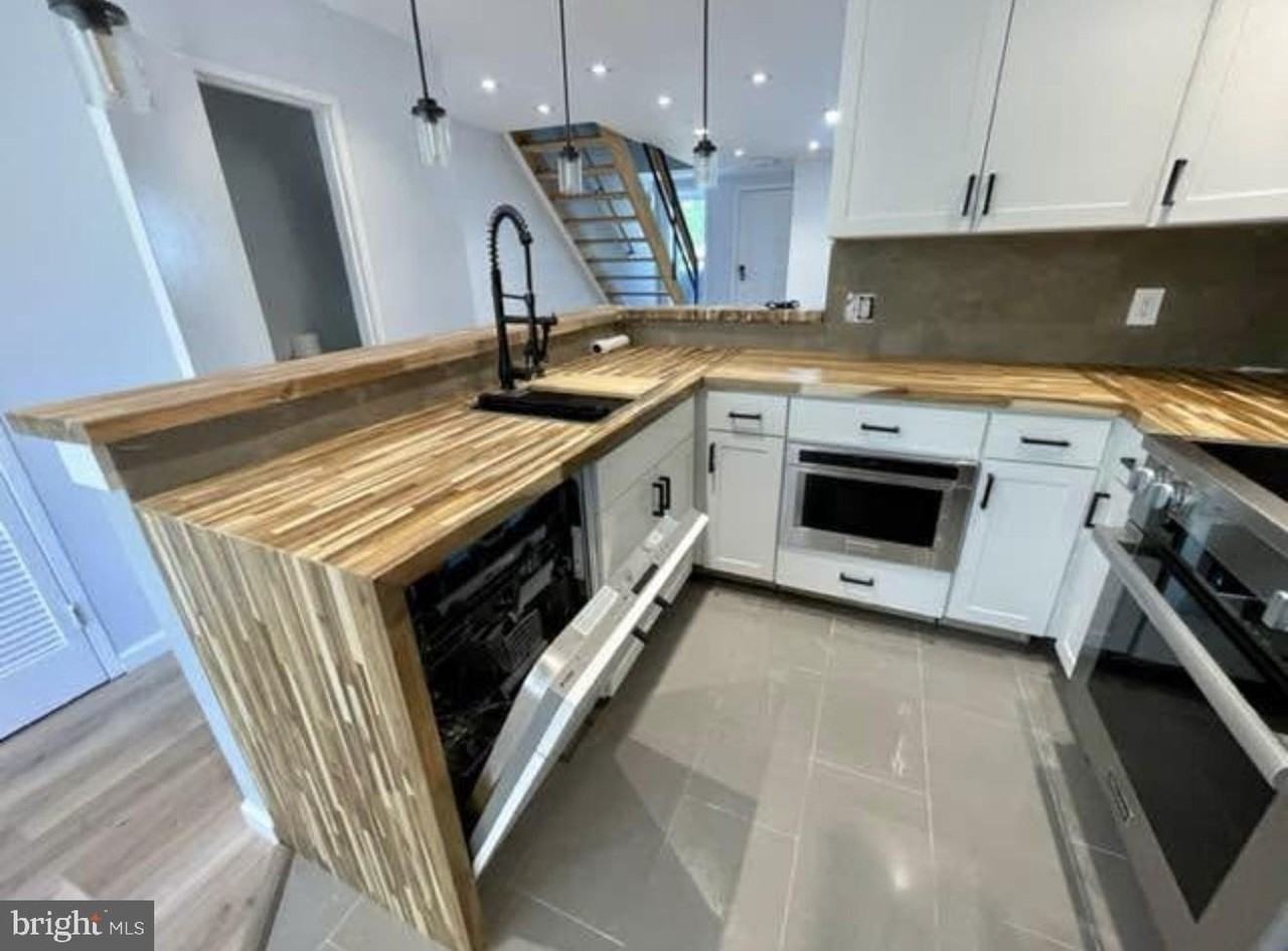 2433 18th St Ne #2433 - Photo 4 of 23