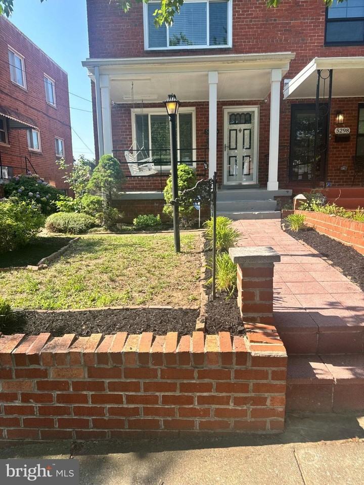 5296 Chillum Pl Ne - Photo 2 of 17