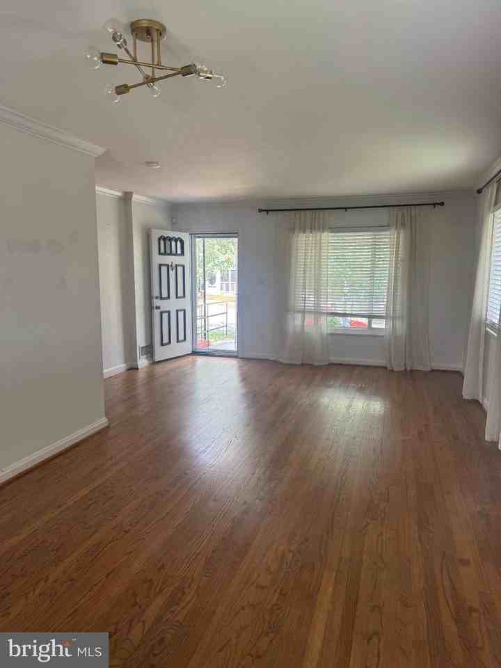 5296 Chillum Pl Ne - Photo 5 of 17
