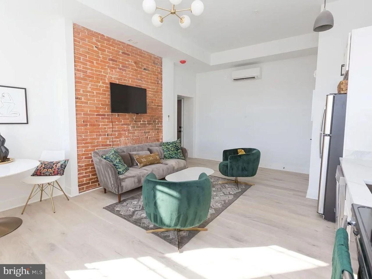 415 Saint Paul St #302 - Photo 5 of 12