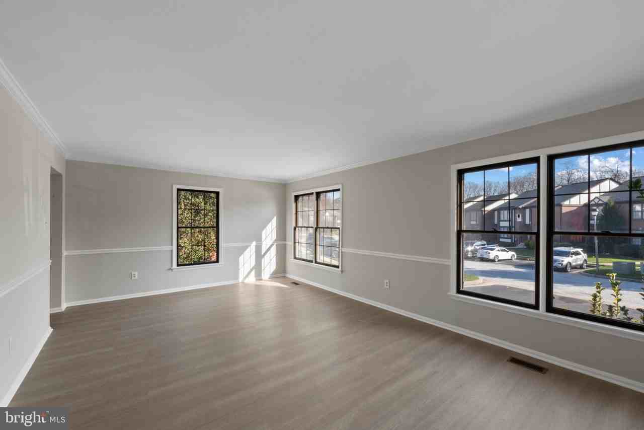 20 Rhodes Pl - Photo 6 of 34