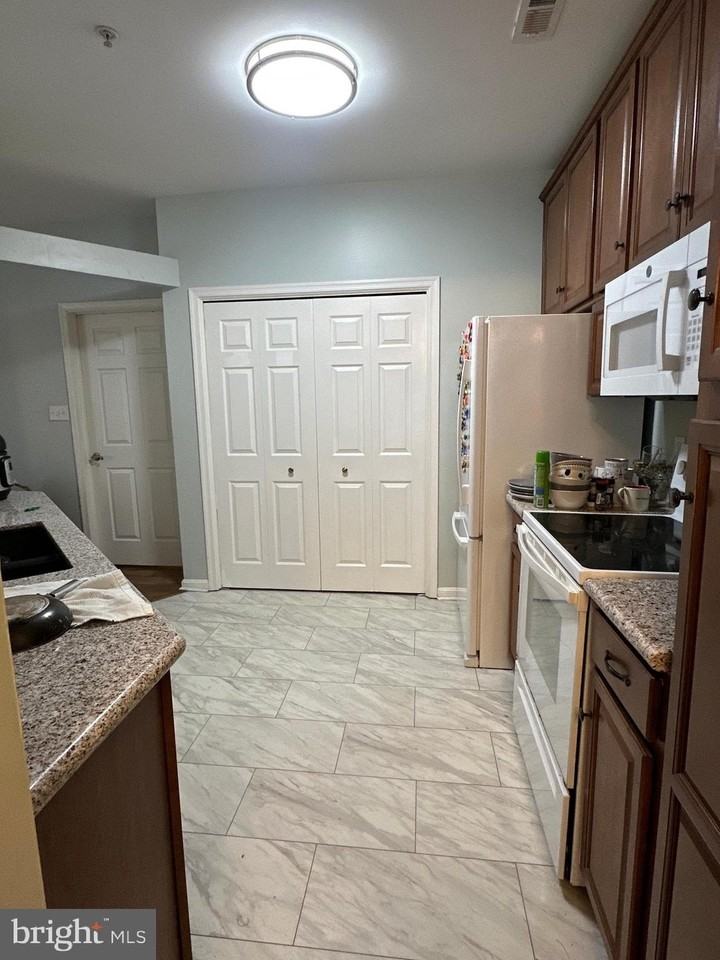 8206 Blue Heron Dr #1C - Photo 6 of 12