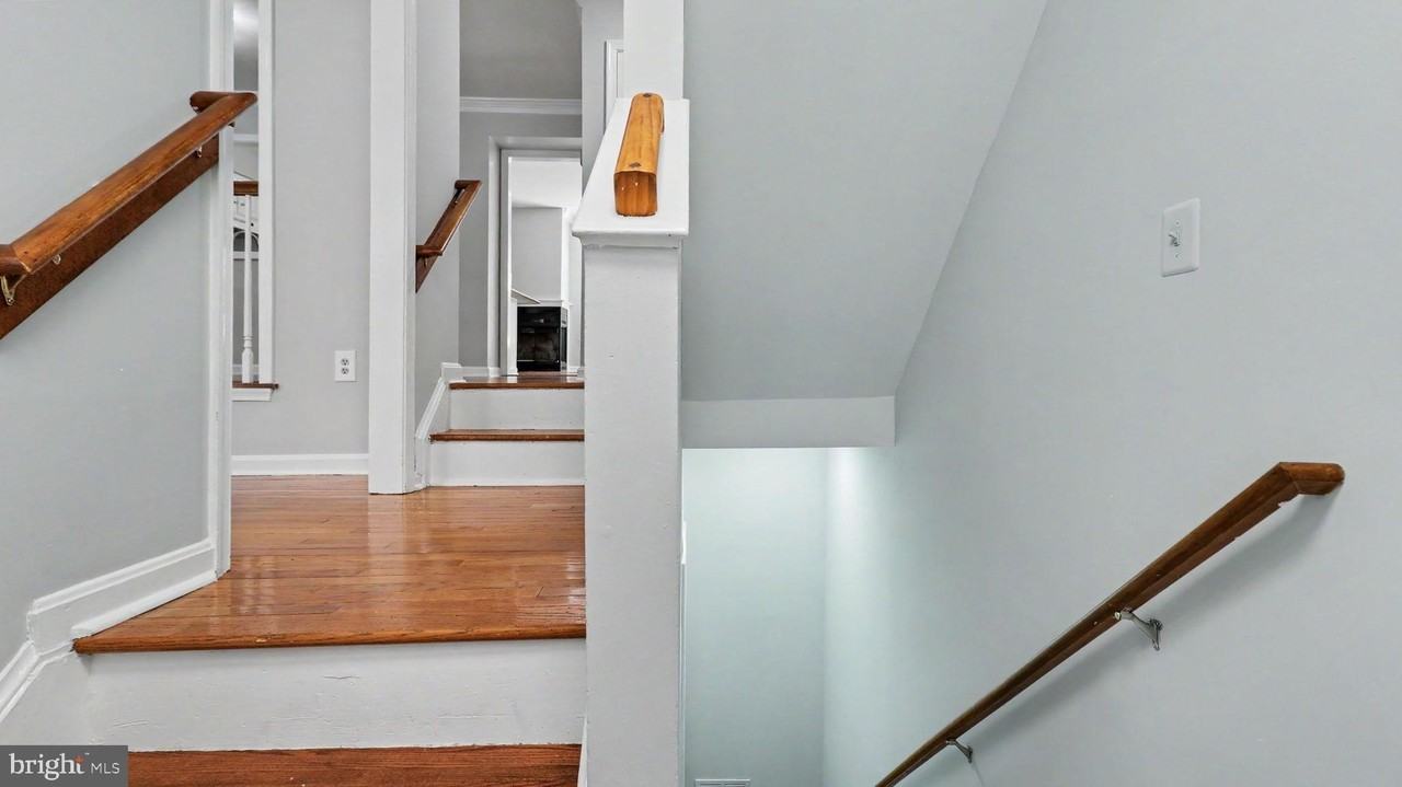 1106 Arcola Ave - Photo 4 of 50