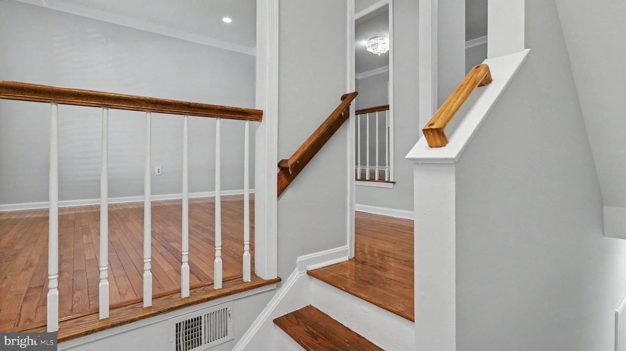 1106 Arcola Ave - Photo 5 of 50
