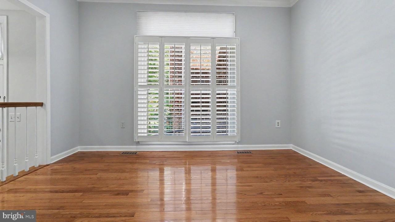 1106 Arcola Ave - Photo 7 of 50