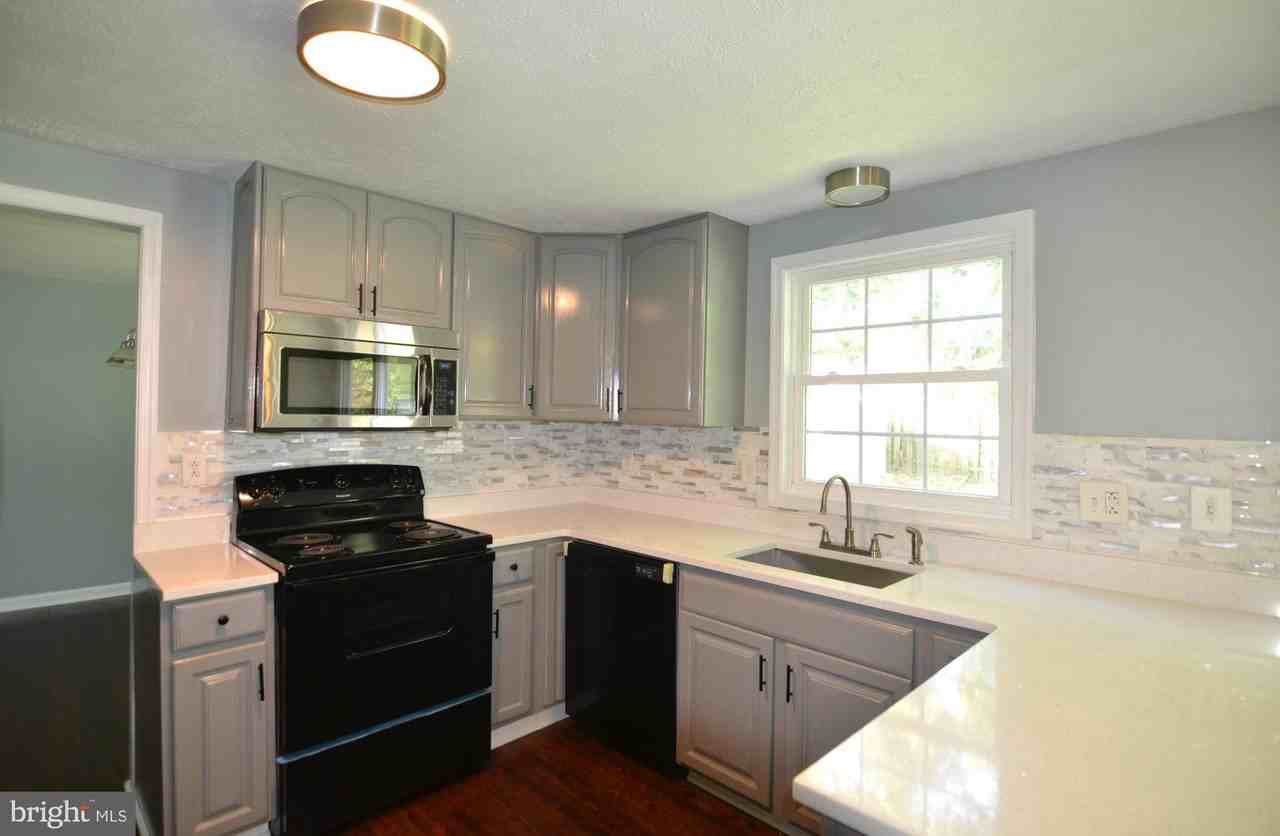 17312 Amity Dr - Photo 4 of 32