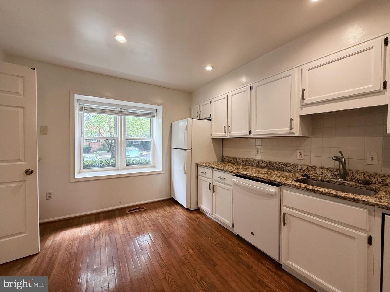 10240 Arizona Cir #33 - Photo 5 of 24