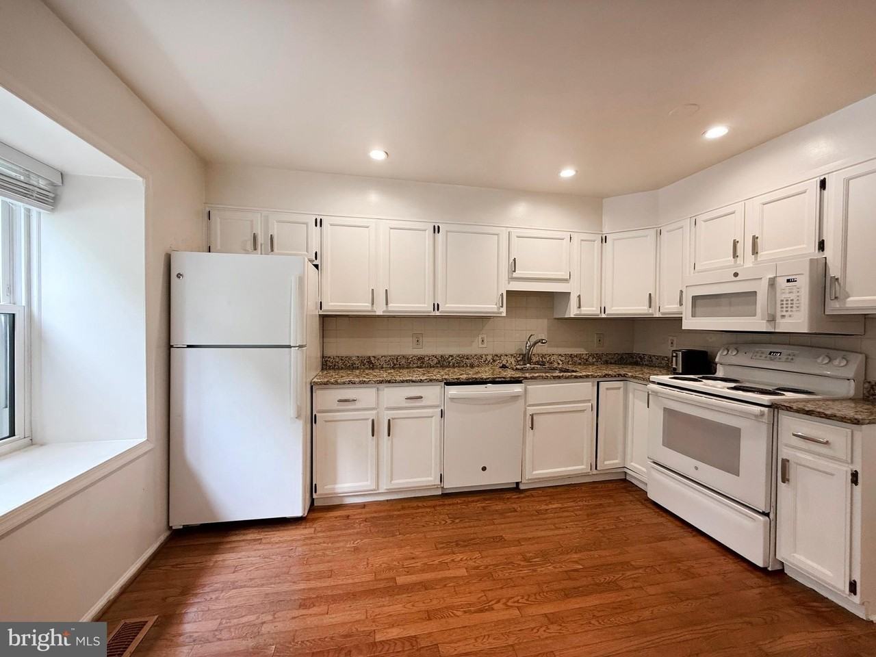 10240 Arizona Cir #33 - Photo 6 of 24