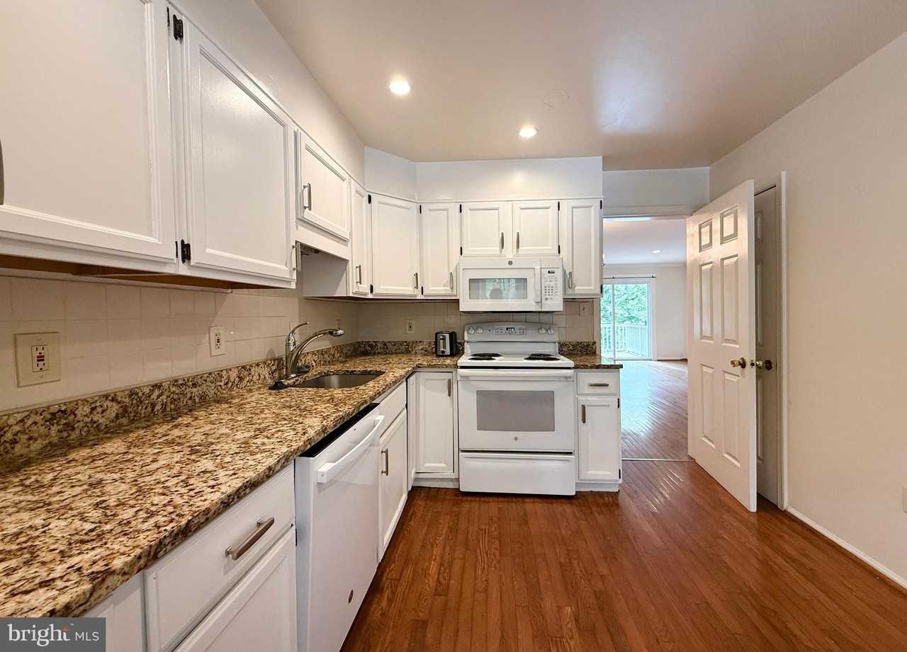10240 Arizona Cir #33 - Photo 7 of 24
